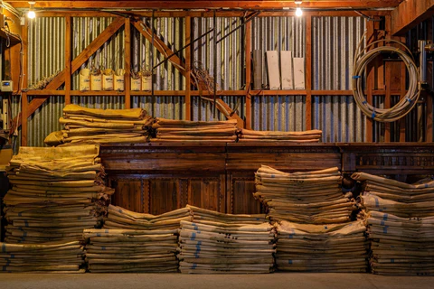 有机物 有机啤酒花种植是一种积极的管理体系，而不仅仅是停止使用农药和化肥。对于那些希望确保啤酒花生产不使用化学品的人来说，获得有机认证是一项严格的制度，但有机是目前唯一可接受且法律认可的无化学品农产品和产品标准。